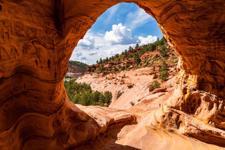 Scenic canyon views and hiking viewpoints during a day trip to Zion National Park